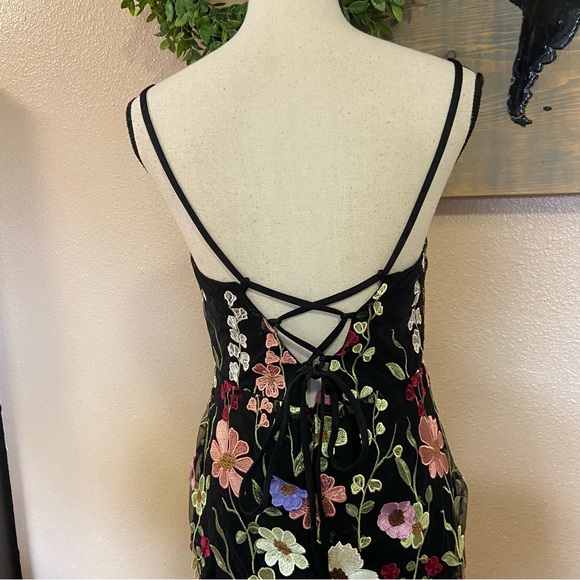 NWOT Lulus Thriving Energy Black 3D Floral Embroidered Lace-Up Midi Dress - Picture 4 of 9